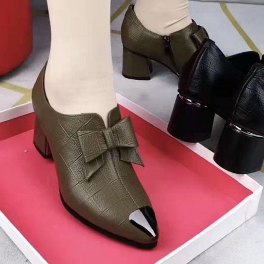 Chaussures femme à nœud, bout effilé et talon bloc en cuir
