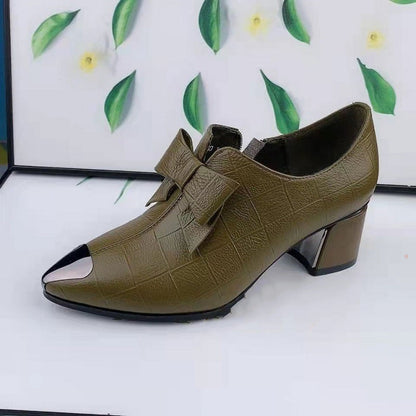 Chaussures femme à nœud, bout effilé et talon bloc en cuir