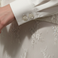 Ensemble femme avec haut boutonné et jupe en dentelle florale