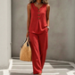 Ensemble femme avec top sans manches boutonné et pantalon ample