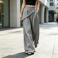 Pantalon pour femme à entrejambe asymétrique et jambes larges