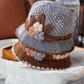 Le cadeau le plus élégant et le plus réconfortant 👒Chapeau tricotée à fleurs pour femmes
